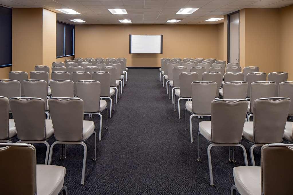 Hyatt House New Orleans Downtown Hotel Facilities photo
